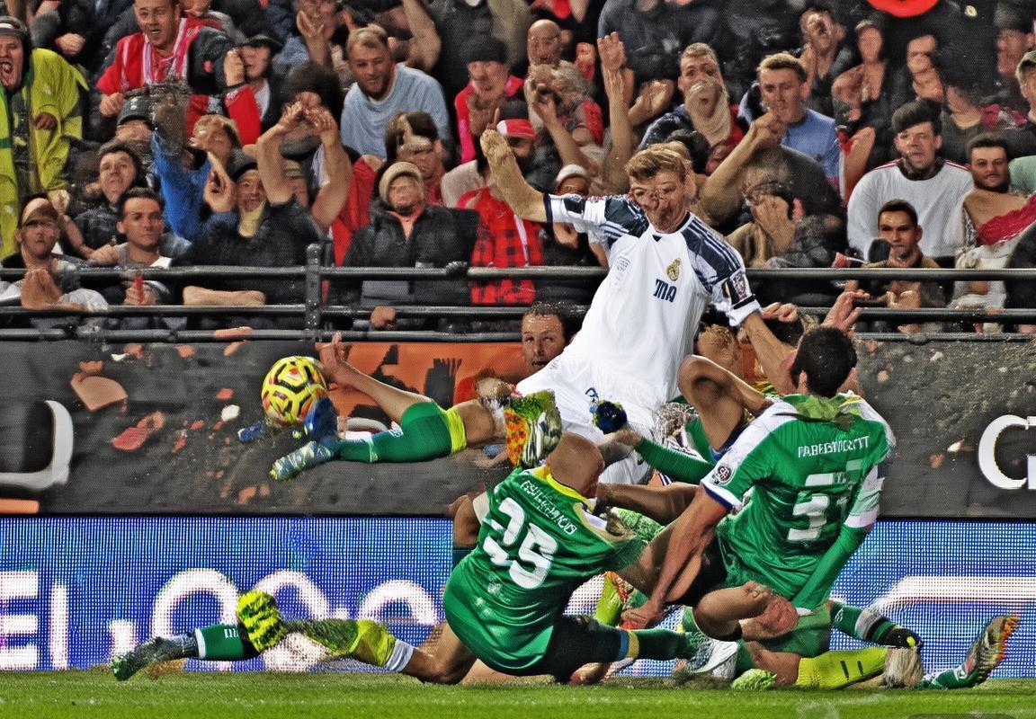 巴伦西亚VS皇马：西甲激战1-1平局精彩回顾(图1)